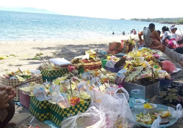 PERAYAAN HARI RAYA KESANGA DI PULAU LOMBOK.  