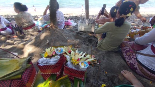 PERAYAAN HARI RAYA KESANGA UMAT HINDU DI KOTA MATARAM