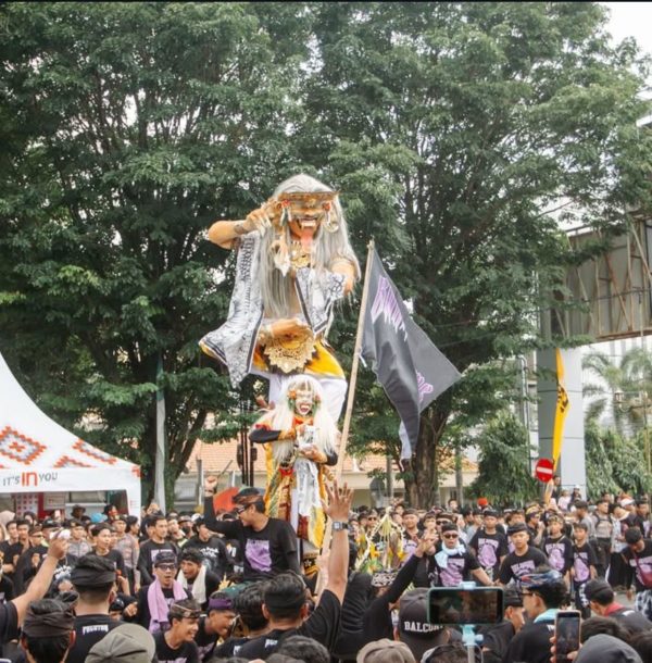 MAKNA DI BALIK OGOH-OGOH TAKSU DALEM SIDAKARYA