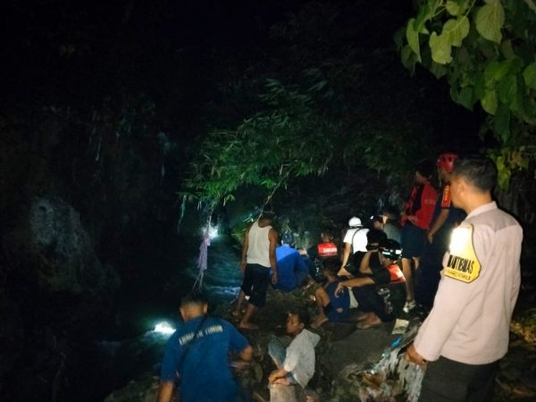 PERCOBAAN BUNUH DIRI DENGAN MELOMPAT DARI JEMBATAN