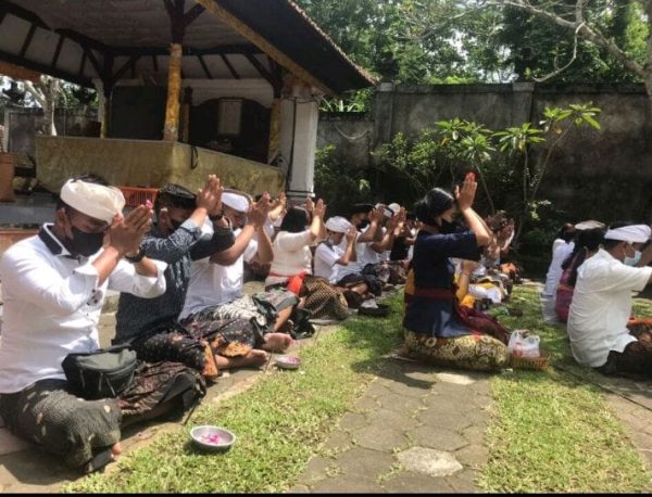 TRADISI NGEMBAK GENI DAN MAKNANYA BAGI UMAT HINDU