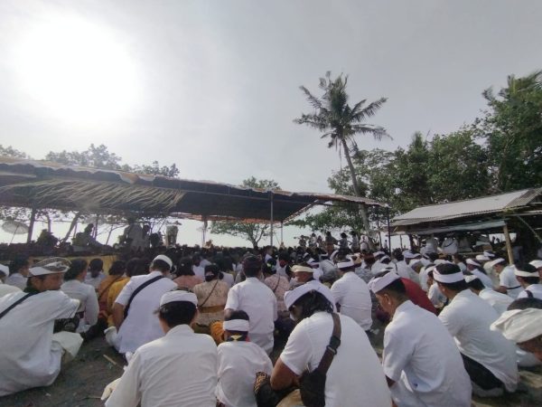 MELASTI DI PANTAI INDUK SUKSES DILAKSANAKAN
