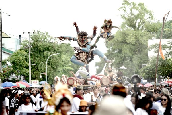 PARADE OGOH-OGOH MENYAMBUT HARI RAYA NYEPI TAHUN BARU SAKA 1947 SUKSES DI GELAR DI MATARAM
