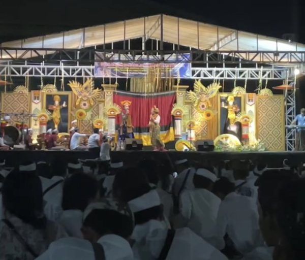 PENAMPILAN PREMBON MERIAHKAN UPACARA PIODALAN PURA DALEM KARANG JANGKONG 2025