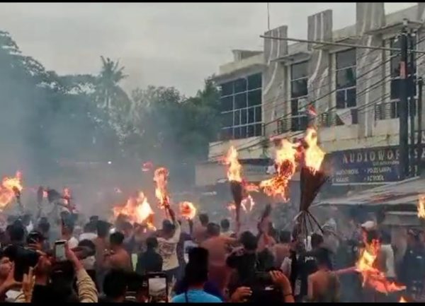 UPACARA PERANG BOBOK / PERANG API CAKRANEGARA MATARAM