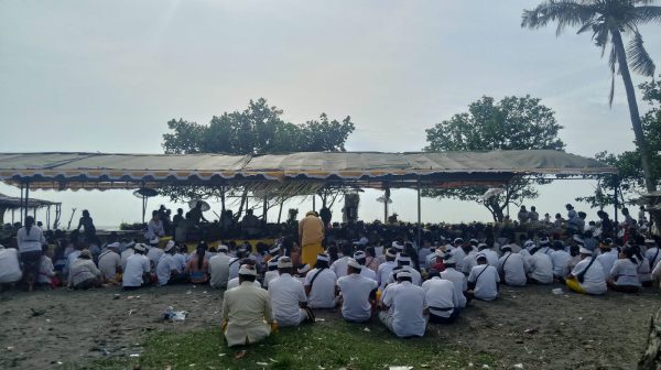MAKNA UPACARA MELASTI SEBAGAI SALAH SATU RANGKAIAN HARI SUCI NYEPI